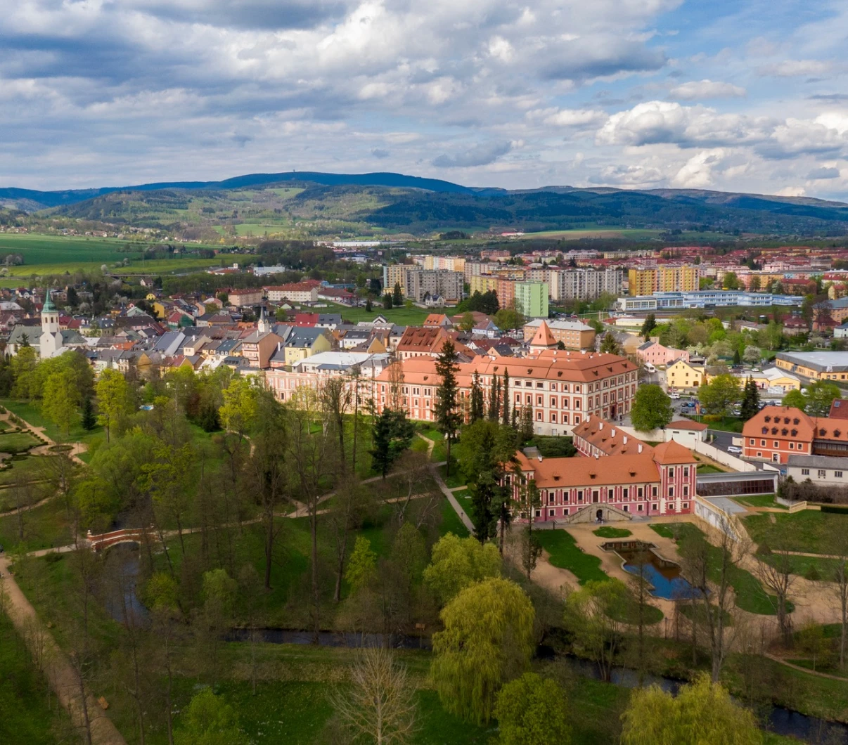 Město